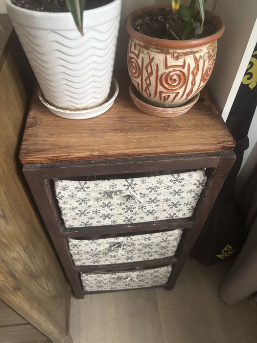 Тумба с плетенными ящиками