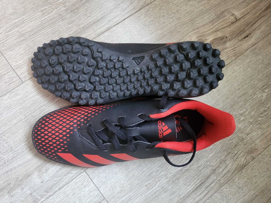 Adidasi fotbal noi marimea 38