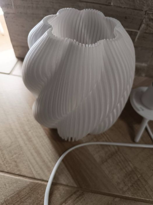 Veioza moderna imprimata 3D