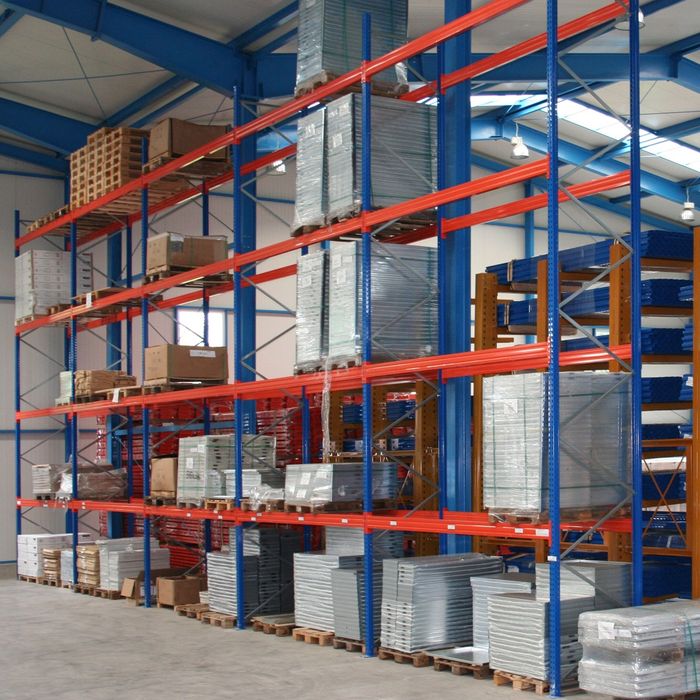 Rafturi metalice industriale depozitare Paleti