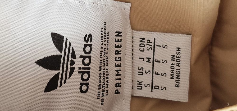 Яке Adidas размер s unisex