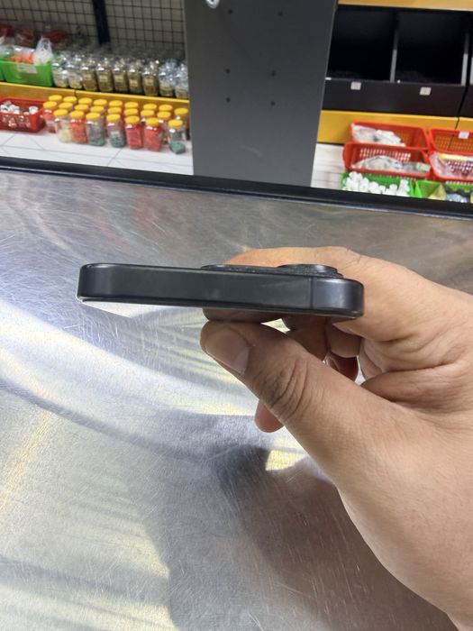 Iphone 15 pro qora rang 128g