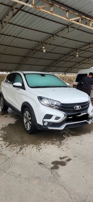 Lada XRAY Cross sotiladi