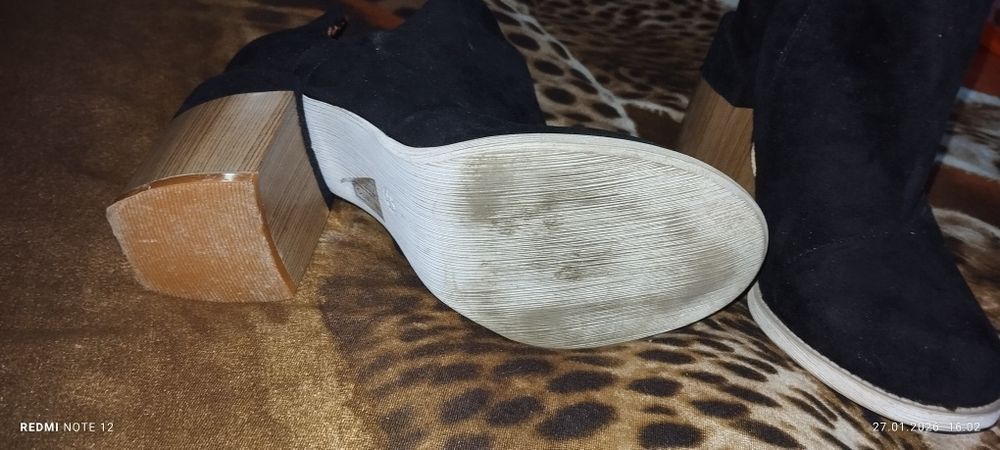 Botine elegante cu decupaj la glezna
