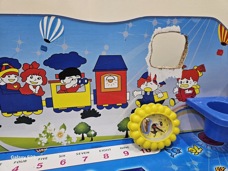 Детско бюро със столче