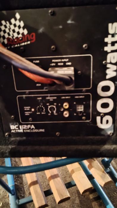 Бас колона-колона за кола