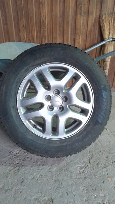 Зимние шины 215/65/R16