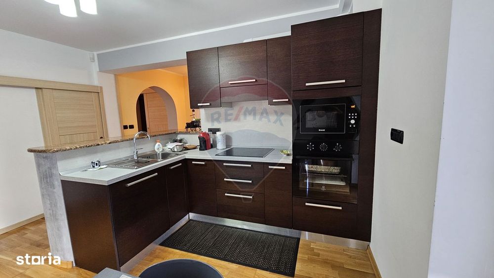 Casă / Vilă de lux cu 8 camere de vânzare in Obcini, Suceava