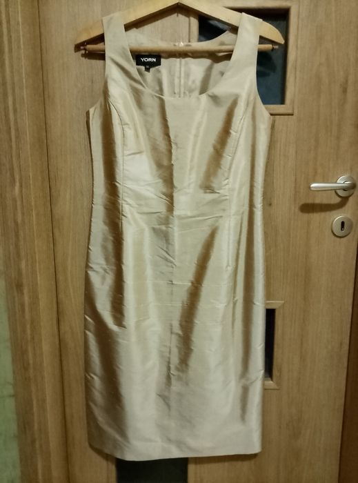 Нова рокля от естествена коприна 38 размер