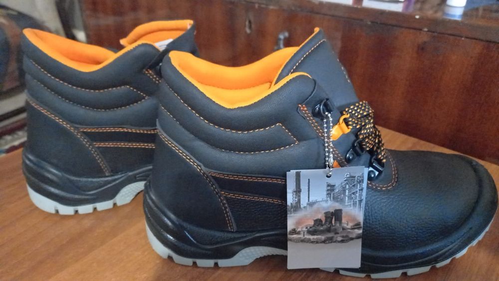 Продам рабочие ботинки