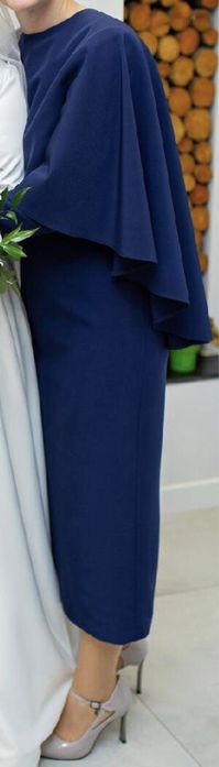 Rochie dreapta cu capă.