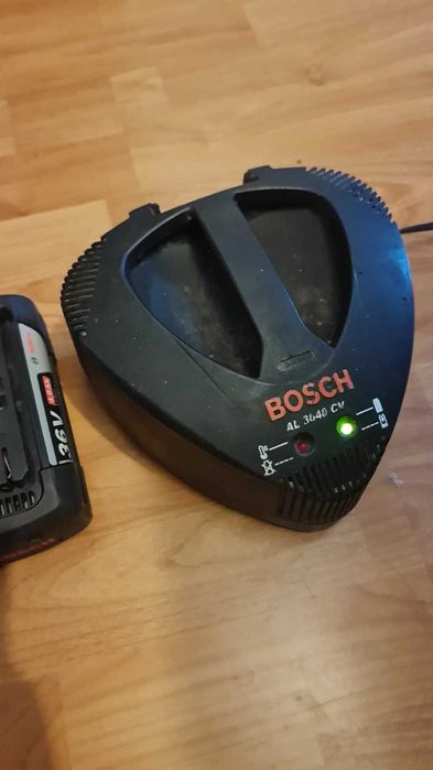 acum incarcat bosch 36v cu 4a