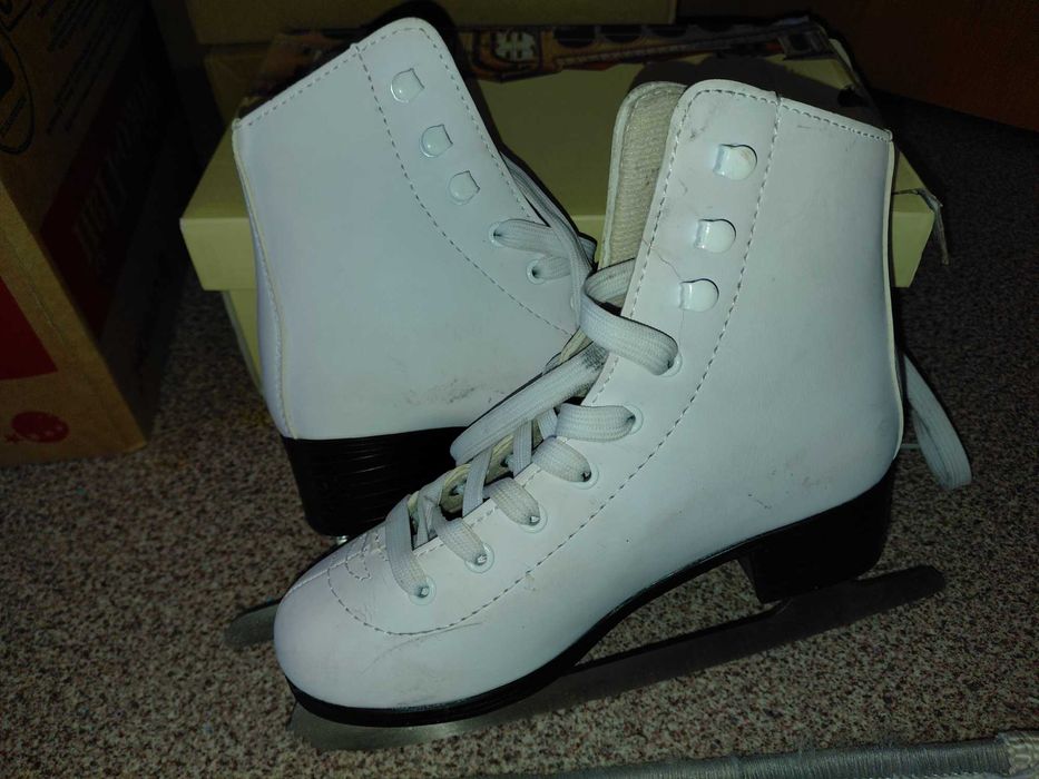 Продам коньки детские