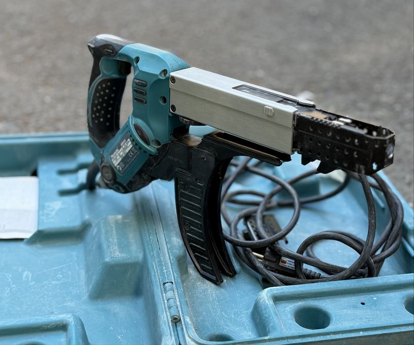 Автоматичен винтоверт за винтове на лента Makita 6844, 470W, 45–75 мм