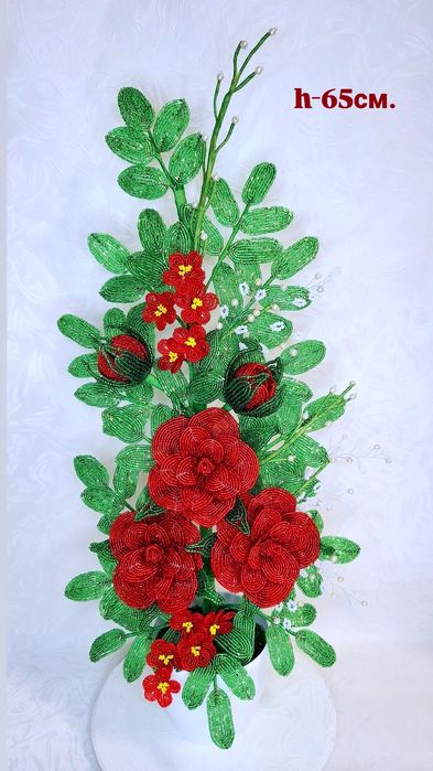 Розы из бисера .