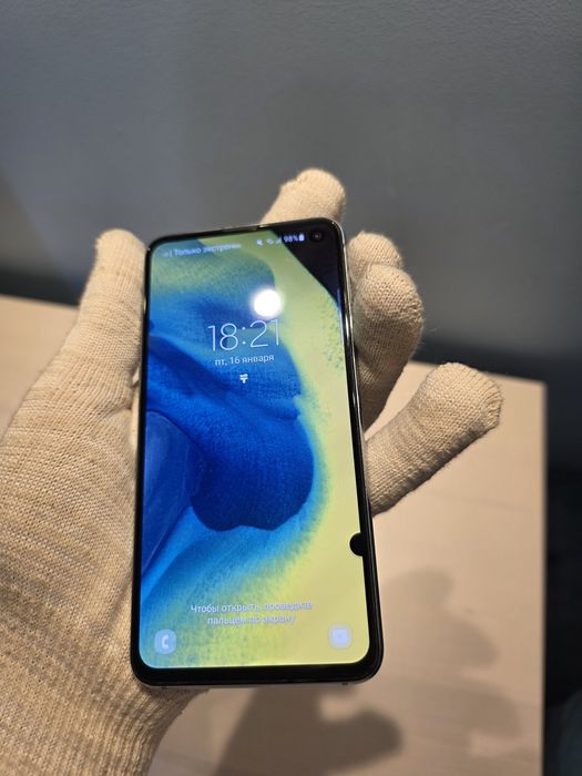 Samsung S10e 6/128гб