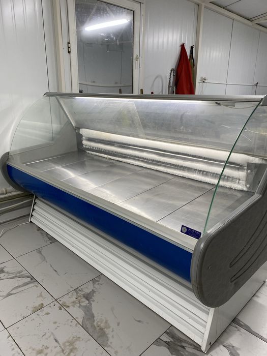 Витринный холодильник