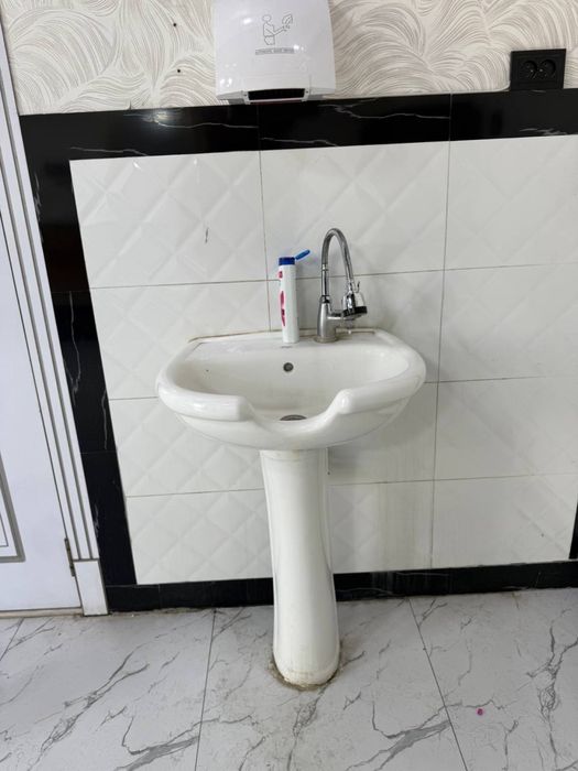 Salon va sartaroshxonalar uchun bosh yuvadigan rakavena