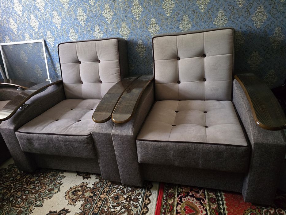 Диван кресло в хорошем состояние