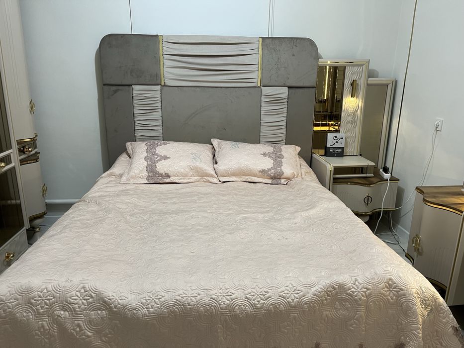 Продам спальный гарнитур