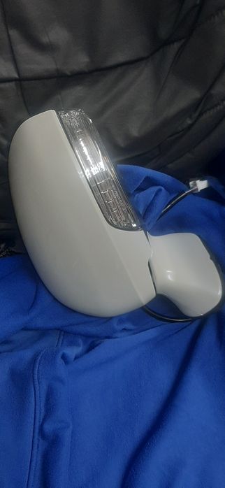 Огледало ляво за Тойота Авенсис 2013г