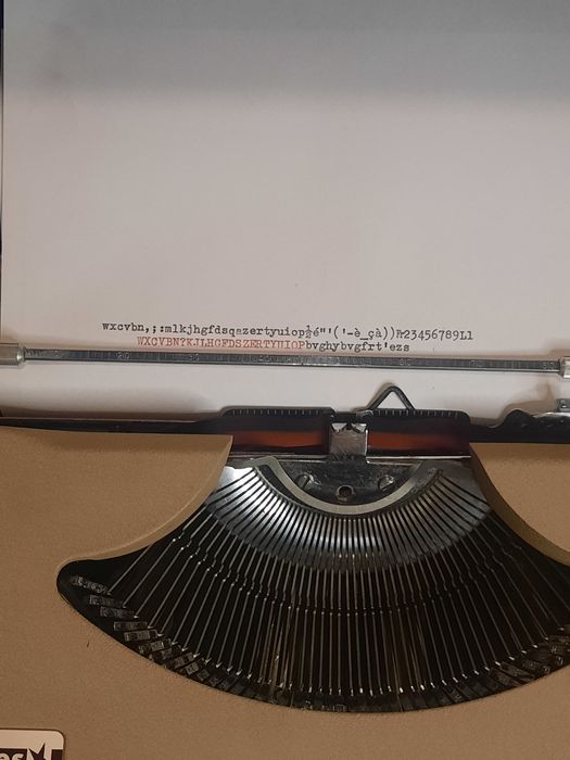Mașină de scris Antares impecabilă