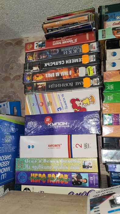 Видео касети с поп фолк и народна музика