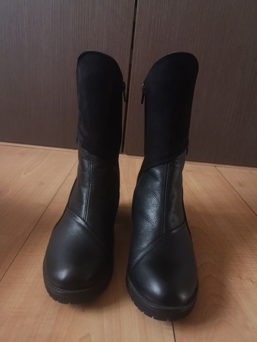 Нови дамски черни боти на нисък ток