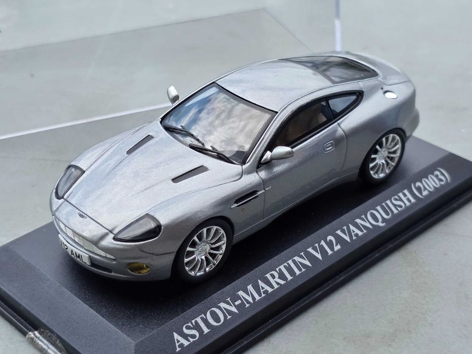 Macheta Auto 1/43 IXO Altaya Aston Martin V12 Vanquish 2003