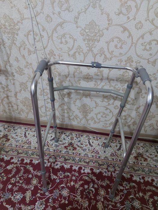 Ходунки и костыли