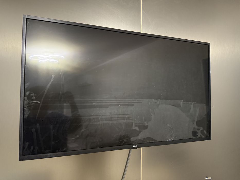 Телевизор сломанный на запчасти