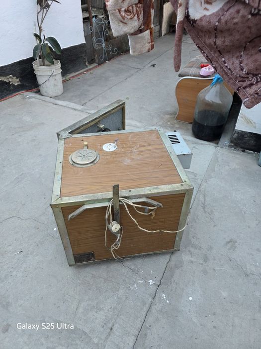 Продам инкубатор советский