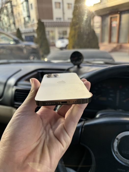 iPhone 12 Pro в идеальном состоянии