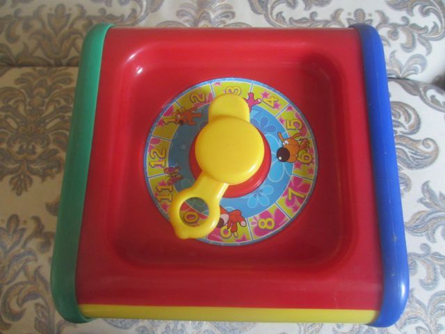 Продам детскую игрушку Уникуб чемоданчик