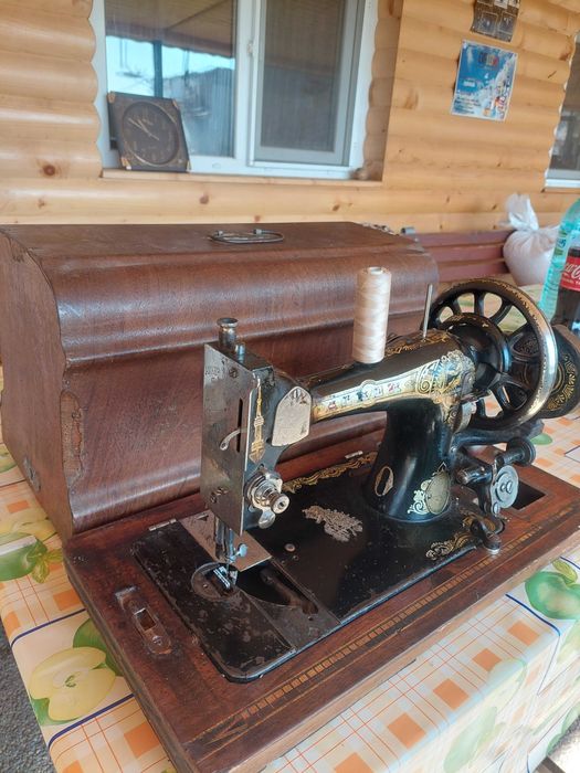 Антична шевна ръчна машина