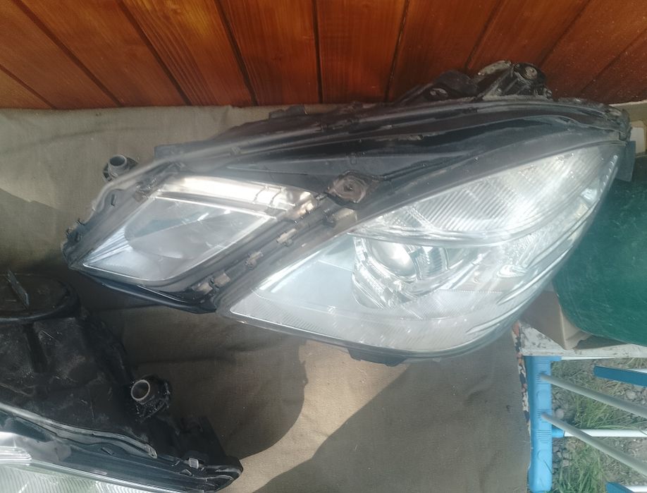 Faruri  originale Hella Mercedes E Class W212 2011 cod 1EL010800-02
