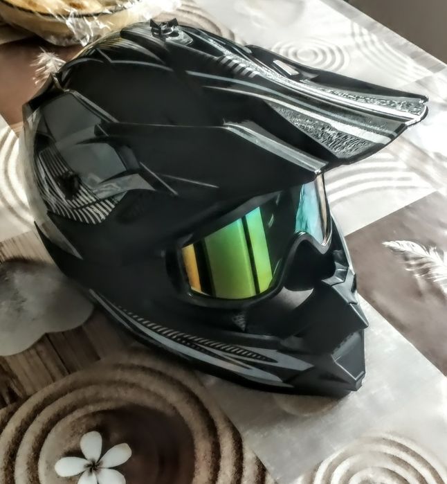 Продавам каска SHIRO