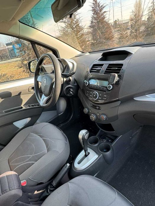 Продаётся Chevrolet Spark 2018 Вешневый цвет