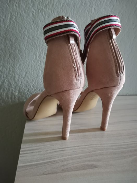 Страхотно сандали 38 номер