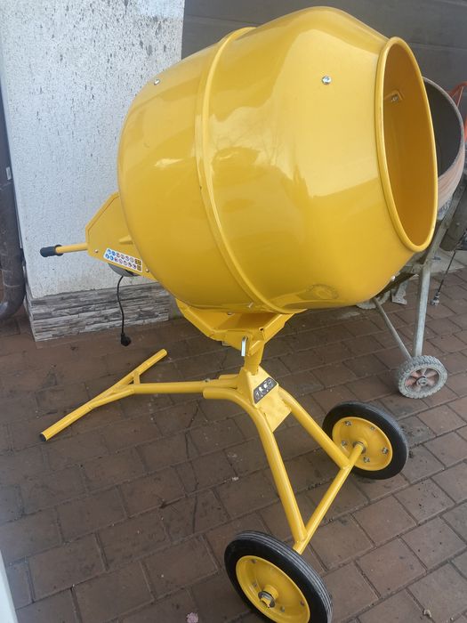 Inchiriez Betoniera 230 litri si 300 litri