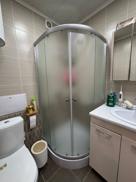 Установка душевых кабин