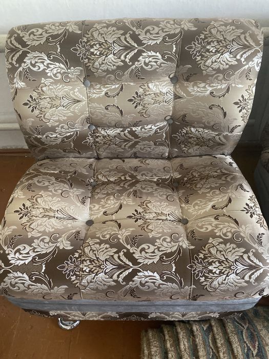 Продам диван с 2 креслами в отличном состояний