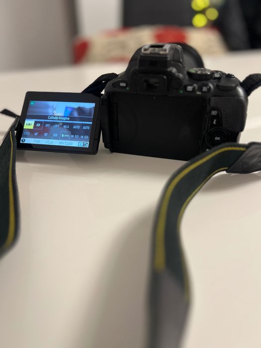 Nikon DSRL touchscreen D5500, linie continuata cu D5600
