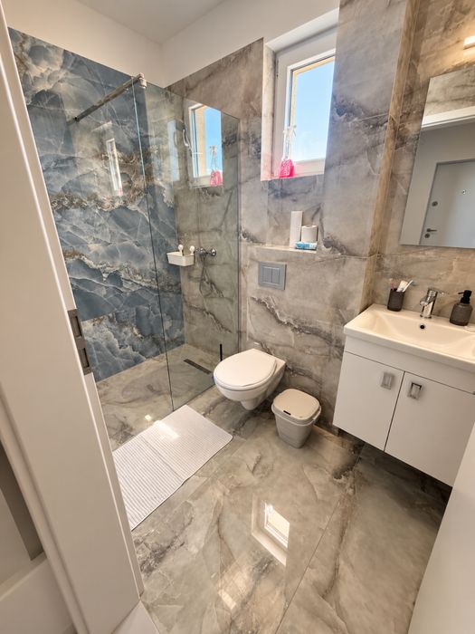 * Regim hotelier  * Apartament premium * Trattoria 50m * Mega Image * Cafenea 100m