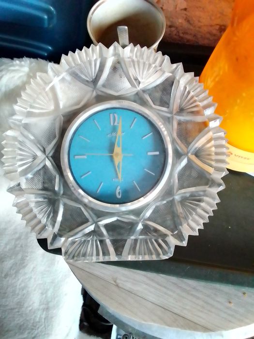 Часы настольные .настенные