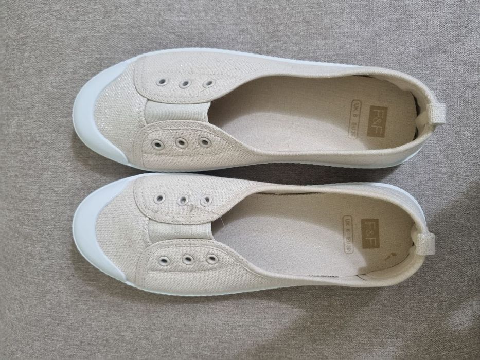 Из Великобритании, оригинал с блёстками, не ношеная