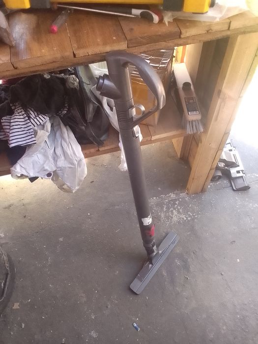 Vând aspirator dyson-accesori