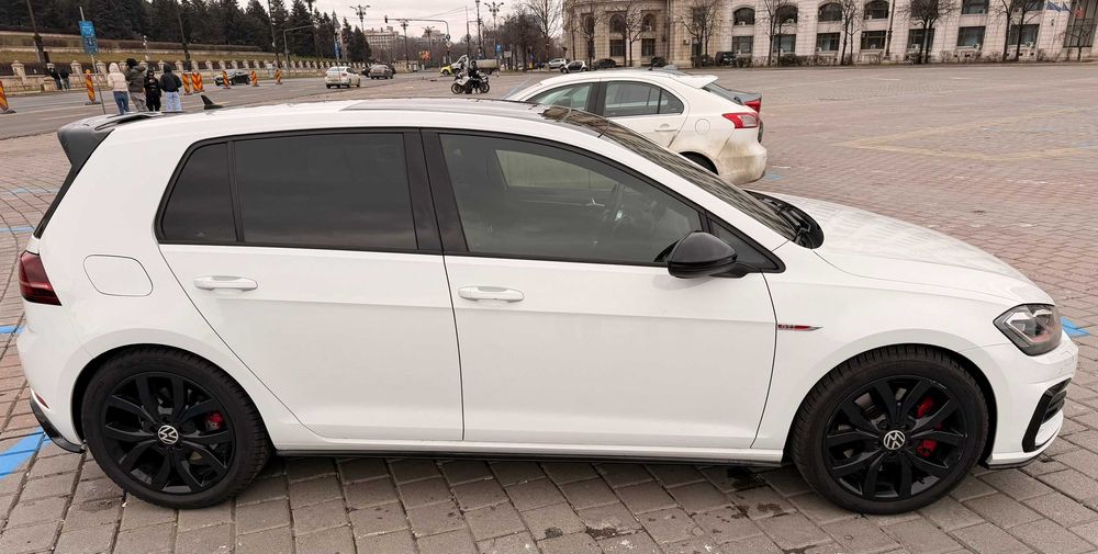 VW Golf 7.5 GTI Performance 2.0TSI DSG ACC LED DCC Navi Pano