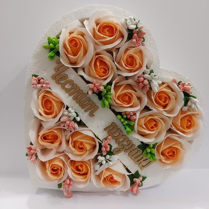 Кутия със сапунени рози