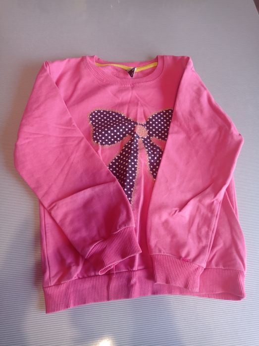 Продаю одежду на девочку. Свитшоты, платья.